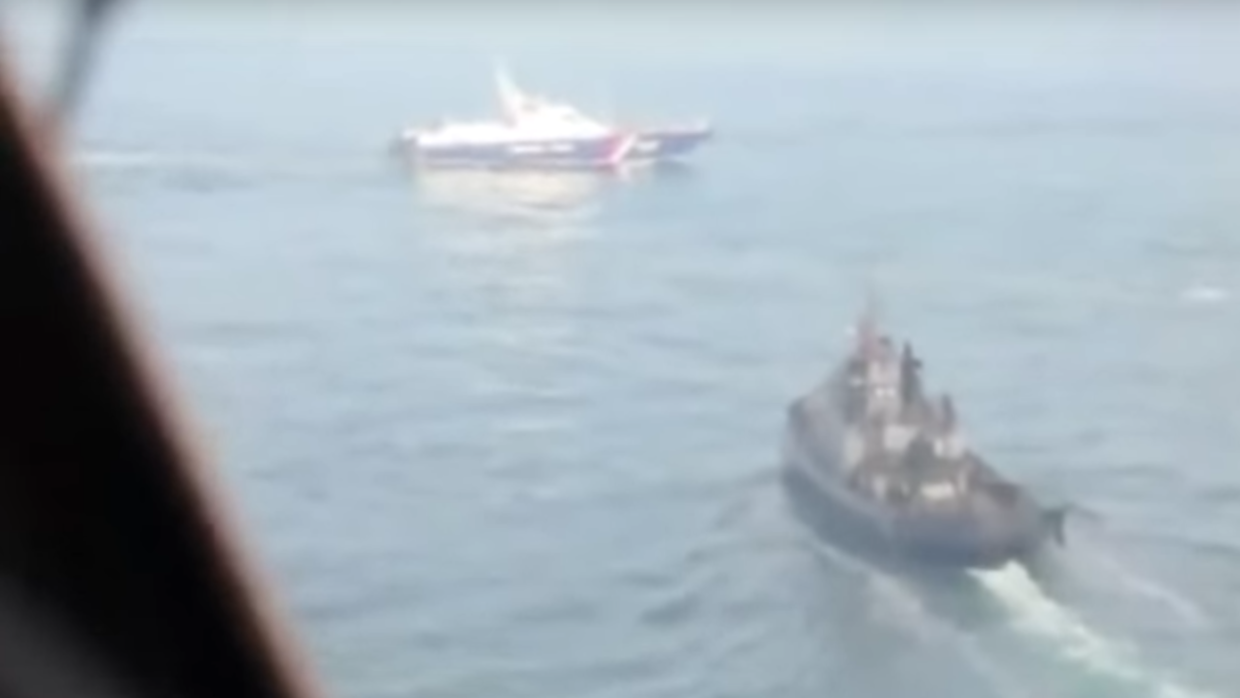 инцидент в керченском проливе 2018. тушение танкера керченский пролив смольный. украинский корабль в керченском проливе. провокация в керченском проливе. корабль украины в керченском проливе.