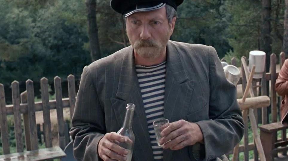 Почему с возрастом алкоголь бьёт по голове сильнее: 5 причин