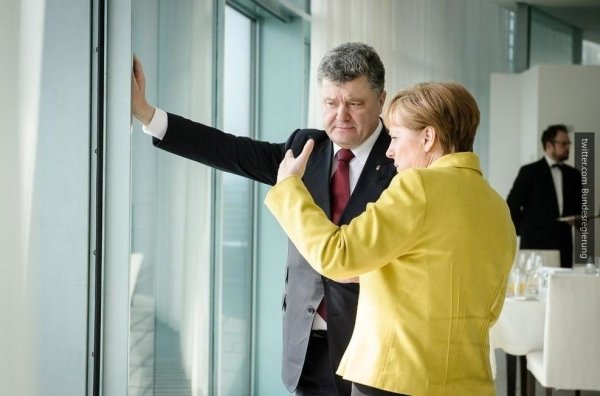 Гаспарян сравнил Меркель со старым плавучим чемоданом