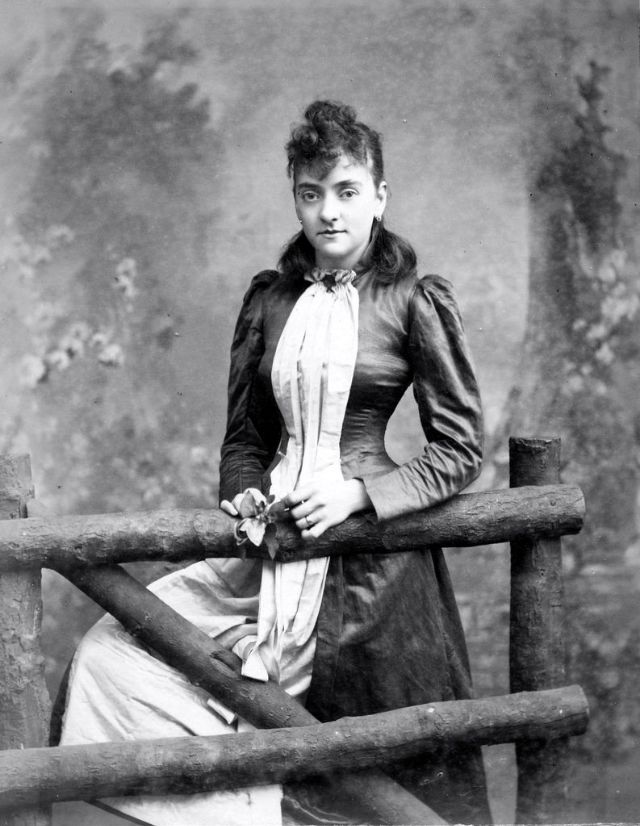 Victorian Women in the 19th Century (7).jpg