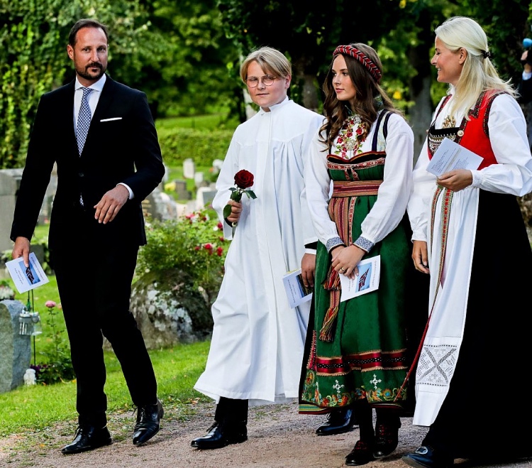 Норвежский принц Сверре Магнус прошел обряд конфирмации в церкви Аскера Монархи,Новости монархов