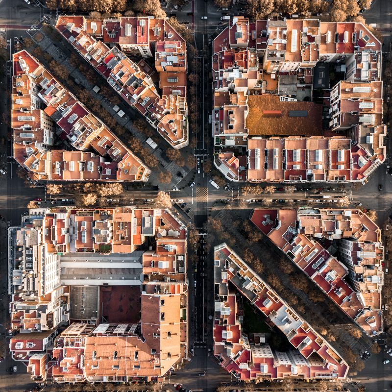 Город баланса и симметрии: Барселона с высоты птичьего полета архитектура,мир