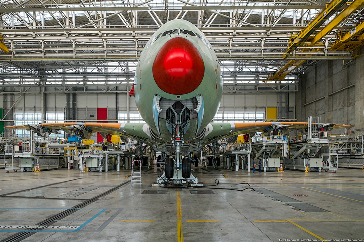 Процесс производства самого большого в мире пассажирского самолета