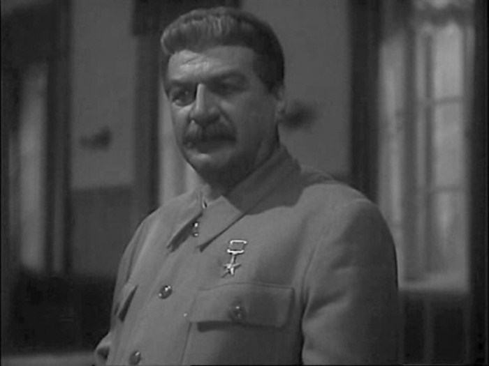 Алексей Дикий в роли Сталина. Кадр из х/ф *Сталинградская битва*