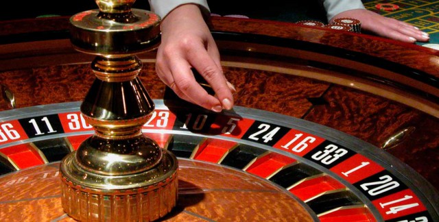 Житель Кличева одалживал деньги ´на бизнес´, а сам проигрывал их в казино - всего он обманул 17 человек на 227 тысяч рублей.