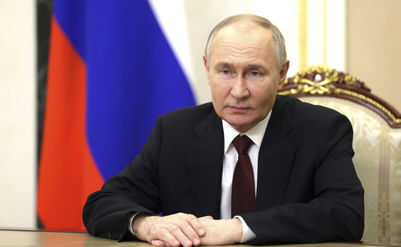 Владимир Путин присвоил звания Героев труда и почётные знаки 