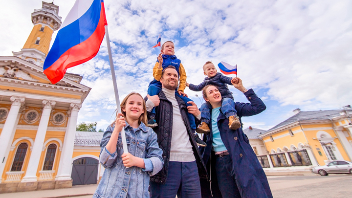 "Выкидывайте орден, он ничего не значит". Россия вымирает, пока чиновники оскорбляют мать-героиню