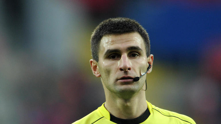 Сухой арбитр. Сухой алексей футбольный судья. Сухой арбитр. Сухой арбитр. Любимов арбитр.