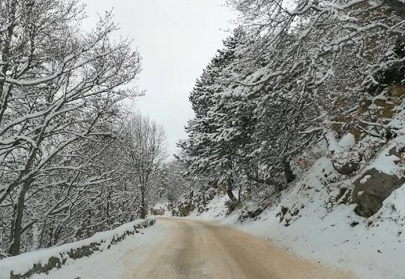 Из-за снегопадов крымчан просят воздержаться от поездок на личном транспорте