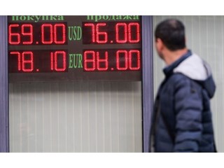 На радость спекулянтам: курс рубля падает даже при стабильной цене нефти
