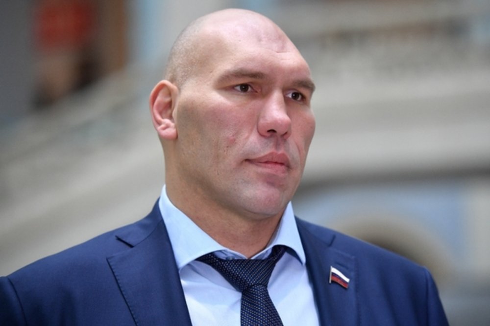 Валуев ответил украинскому футбольному болельщику, оскорбившему Россию