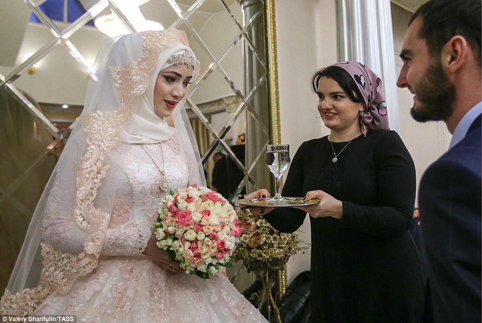 Как выглядит традиционная чеченская свадьба в Грозном