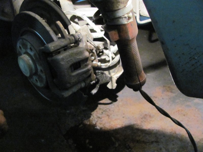 Как избежать аварии, если на ходу автомобиля «провалилась» педаль тормоза? Как избежать аварии, если на ходу автомобиля «провалилась» педаль тормоза? водителю на заметку,советы автомобилистам