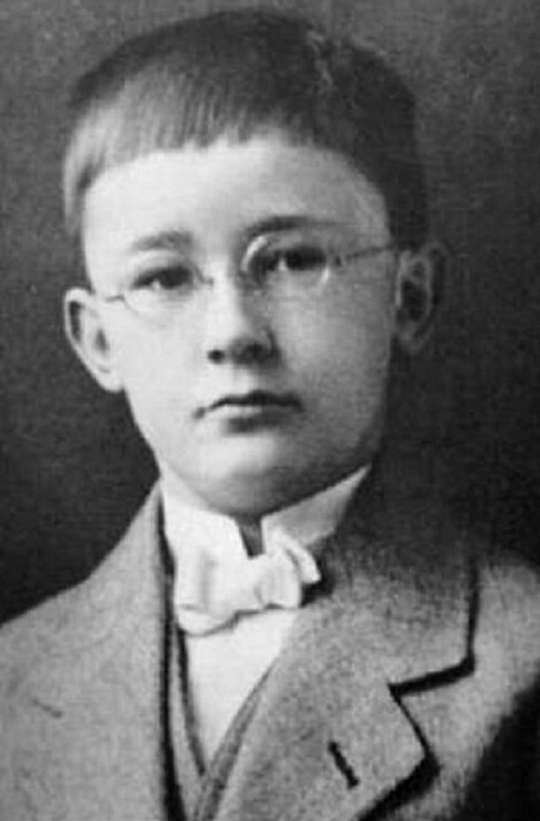 Детские годы нацистских преступников Детские годы нацистских преступников