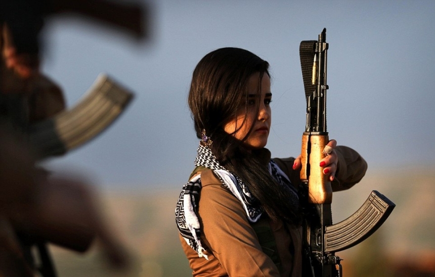 Смерть от рук женщины — позор для ИГ: интервью с курдскими ополченками