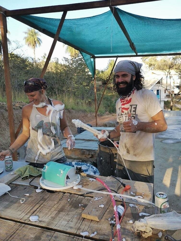 Женщина построила купольный дом в Коста-Рике из смеси бетона и средства для мытья посуды дом,ремонт и строительство,своими руками
