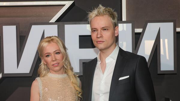 Стали известны подробности медового месяца SHAMAN"а - похожая новость на Toplenta