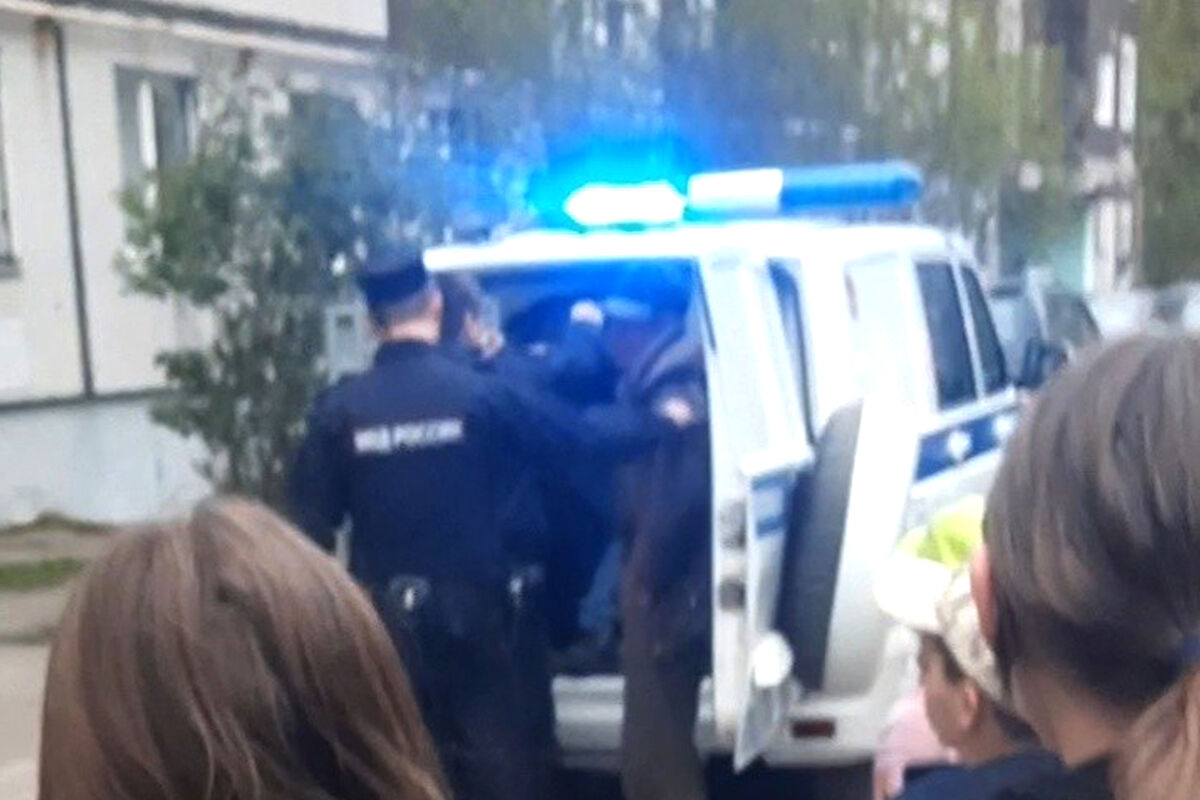В Ярославле задержали мужчину с ножом, который угрожал детям