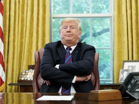 американцы обвинили Трампа в образе Папы Римского в оскорблении чувств верующих