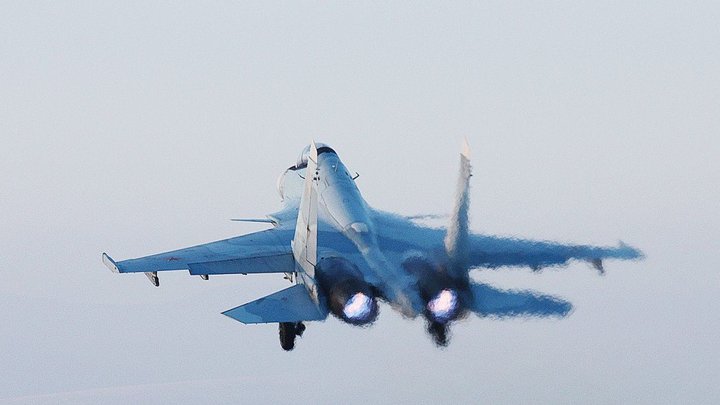 Перехват над Чёрным морем: Су-27П и Су-30СМ отогнали бомбардировщики США от границ России