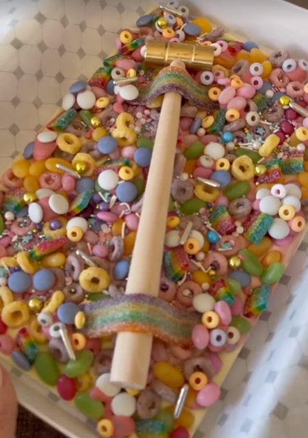 Веселые конкурсы и батут с единорогами: как Елена Перминова отметила день рождения дочери Звездные дети