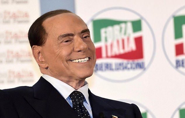 Берлускони превращается в собственную восковую копию