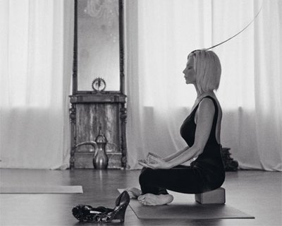 Известные люди, которые занимаются йогой