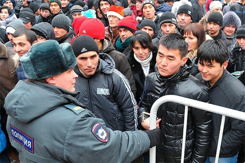 Людей отучают от помощи попавшим в беду Людей отучают от помощи попавшим в беду беда, люди, отучают, помощь