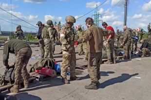 Журналист рассказала о пытках и убийствах мирных жителей боевиками «Азова»