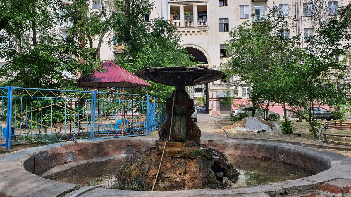 Самый старый действующий фонтан в Волгограде Советская, улице, дворе, Волгограде, фонтан, время, котором, фонтана, сожалению, этого, после, дворов, домов, Сталинградской, Волгограда, немного, только, скорее, всего, давно