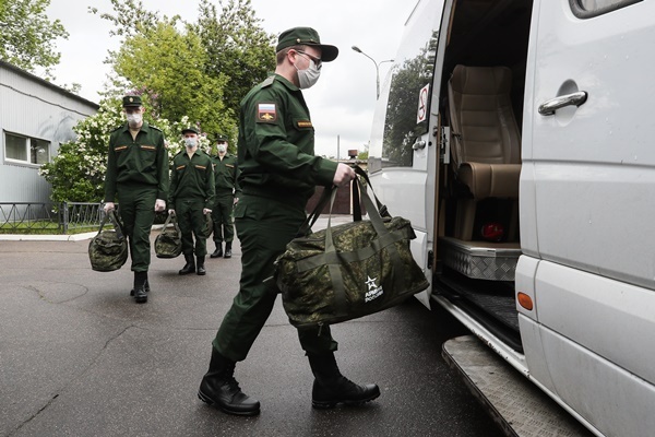 В Союзе солдатских матерей сообщили о несоблюдении военкоматами мер безопасности по коронавирусу