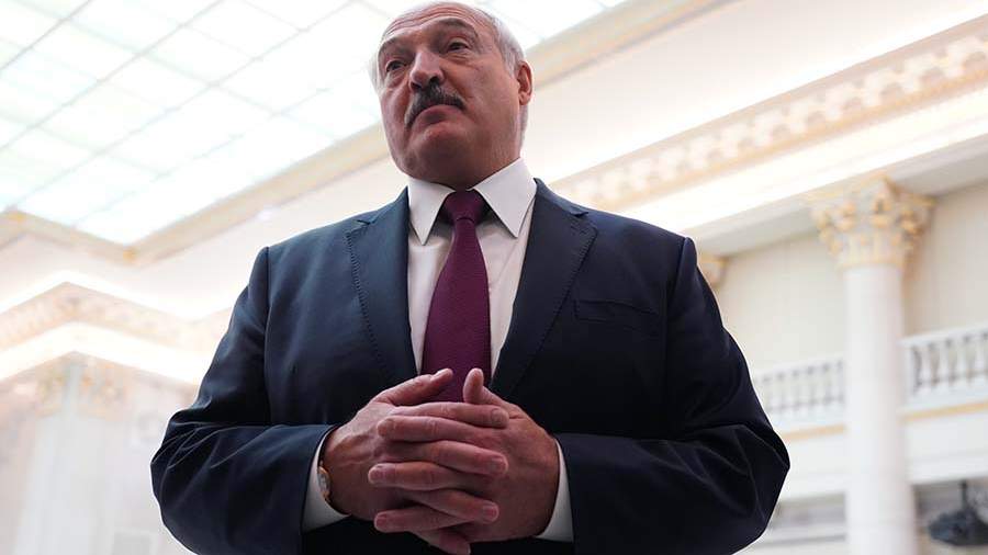 Лукашенко пообещал потенциальным агрессорам ответ всеми видами оружия