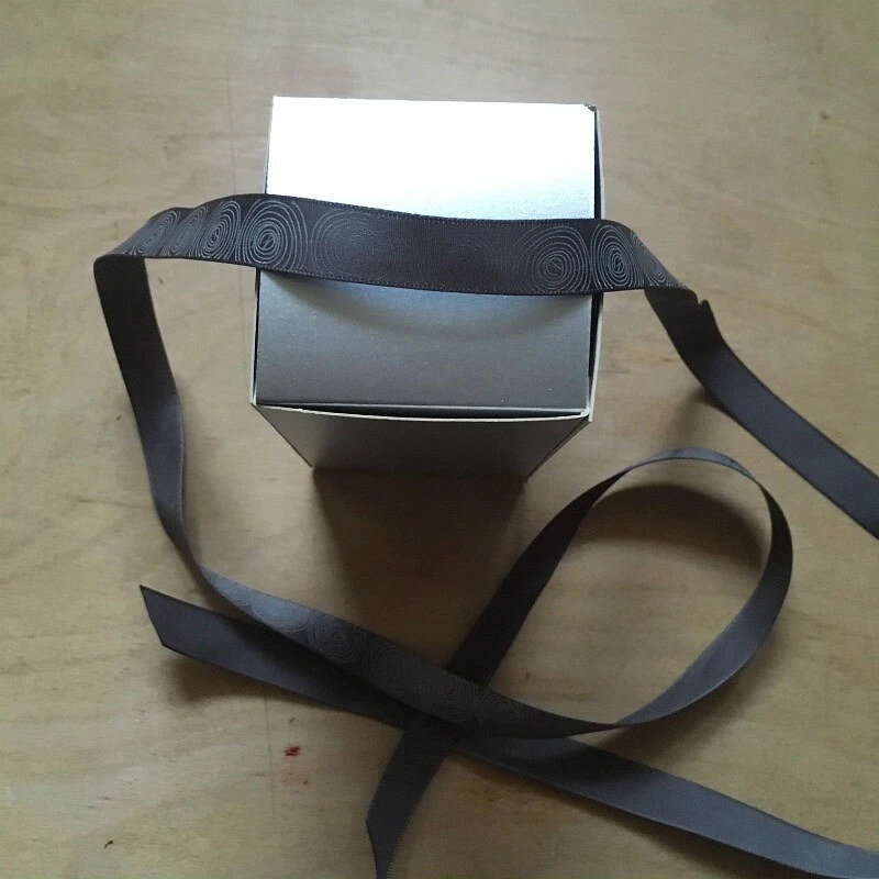 Как сделать подарочную коробку: простой способ коробки, коробку, подарок, коробка, можно, клапаны, добавить, размеры, длины, лучше, листа, чтобы, лентой, концы, бумага, плотная, будет, подойдёт, сначала, ленту
