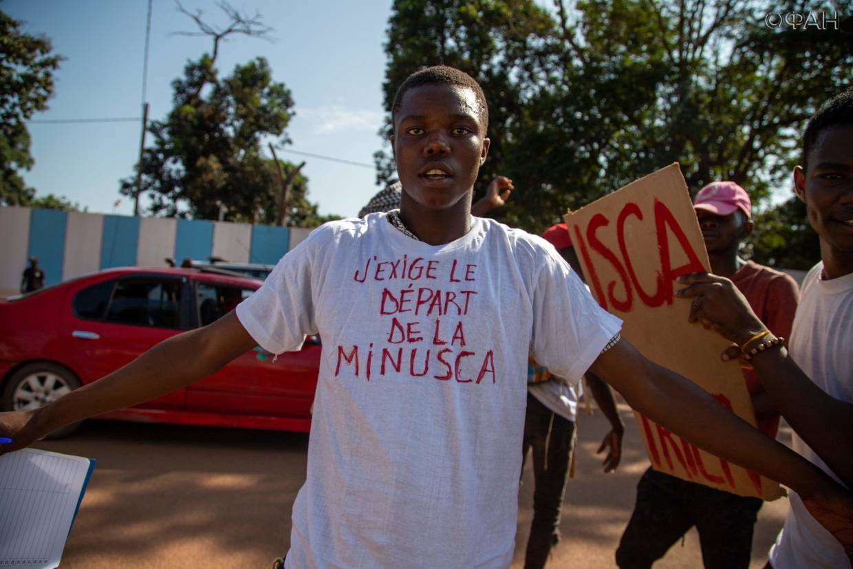 ООН отказывается расследовать инцидент с миротворцами у дворца президента ЦАР ООН отказывается расследовать инцидент с миротворцами у дворца президента ЦАР Весь мир