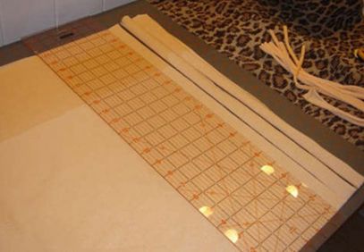 ДЕЛАЕМ МОХНАТЫЙ КОВРИК В ВАННУЮ СВОИМИ РУКАМИ. ДЕЛАЕМ МОХНАТЫЙ КОВРИК В ВАННУЮ СВОИМИ РУКАМИ. мастер-классы,шитье