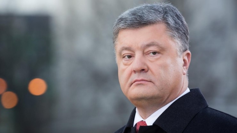 Порошенко прервал визит в Германию из-за ситуации в Донбассе