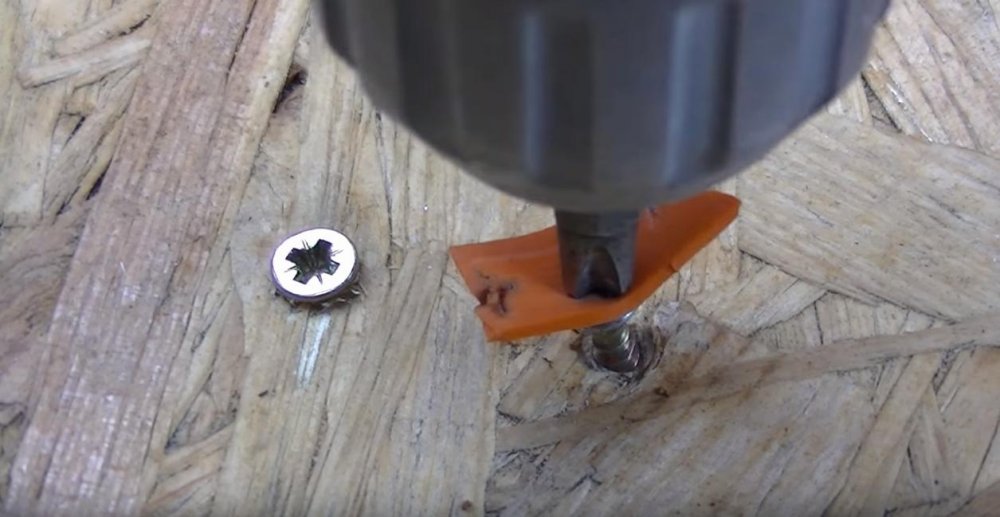 Как выкрутить ржавые винты, если они намертво застряли Как выкрутить ржавые винты, если они намертво застряли