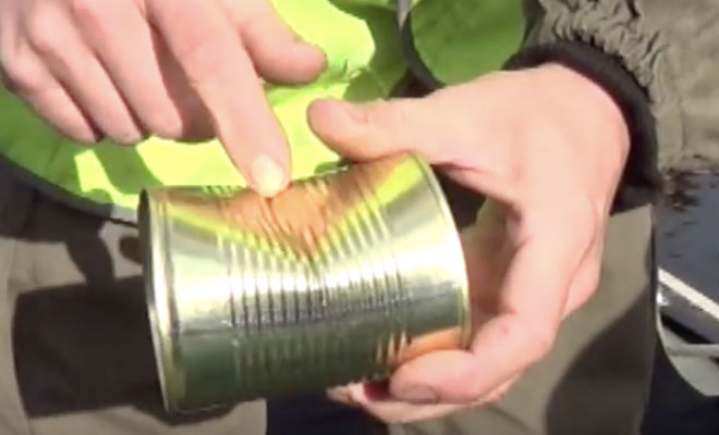 Как открыть высокую консервную банку голыми руками Как открыть высокую консервную банку голыми руками Идеи