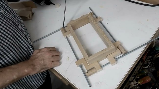 Обработка угловых соединений, приспособление для циркулярной пилы 