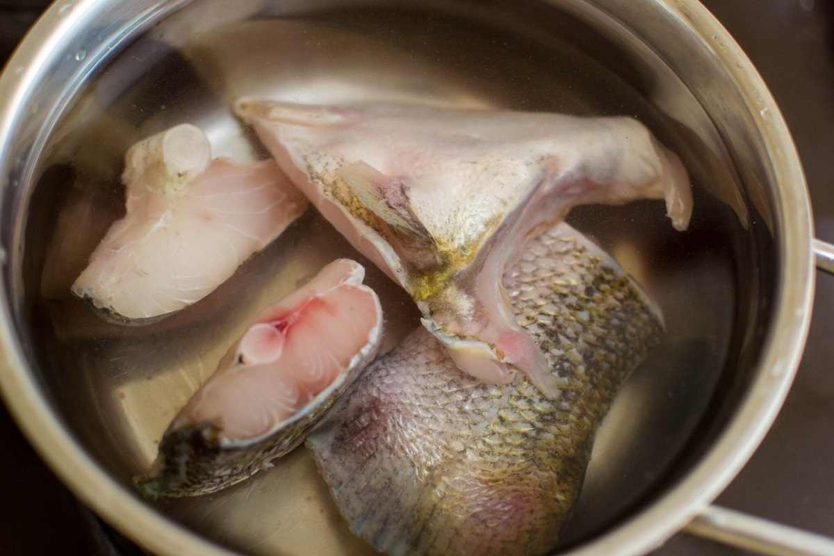 Как почистить рыбу от чешуи: 7 способов готовим дома,полезные советы