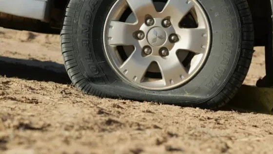 В автосалоне раскрыли, почему в современных автомобилях нет запасного колеса, и что в таком случае делать при повреждении шины