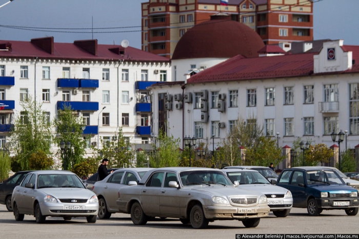 Подавляющее большинство автомобильного парка Чечни все модели Lada с небольшим количеством очень дорогих иномарок.