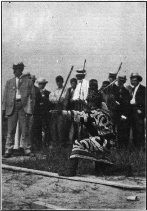 Лучник азиатского народа айнов, 1904 год. | Фото: slideshare.net.