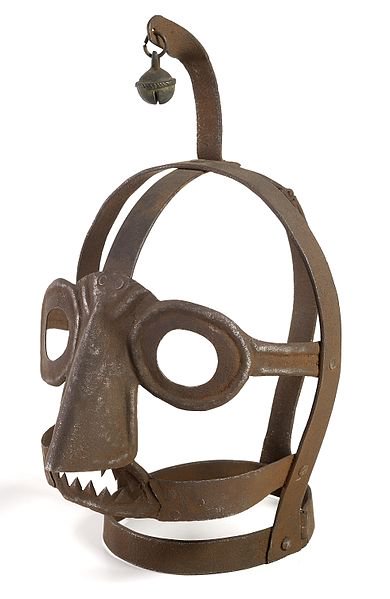 Держи язык за зубами: железная маска, с помощью которой в Средневековье наказывали за сплетни 