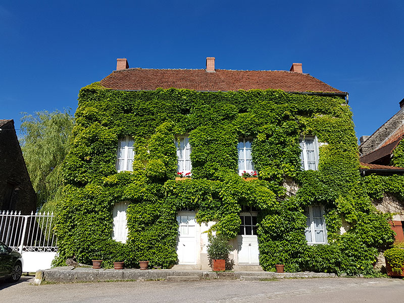 Бургундия. Шатонёф. Крошечная деревня с огромным старинным замком! Бургундия. Шатонёф. Крошечная деревня с огромным старинным замком! автотуризм