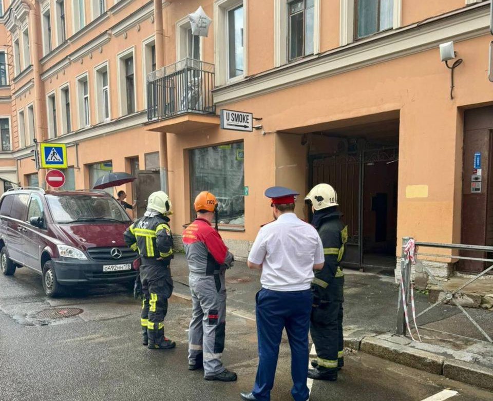 В Петербурге эвакуировали 30 жителей из дома, где обрушилась часть стены