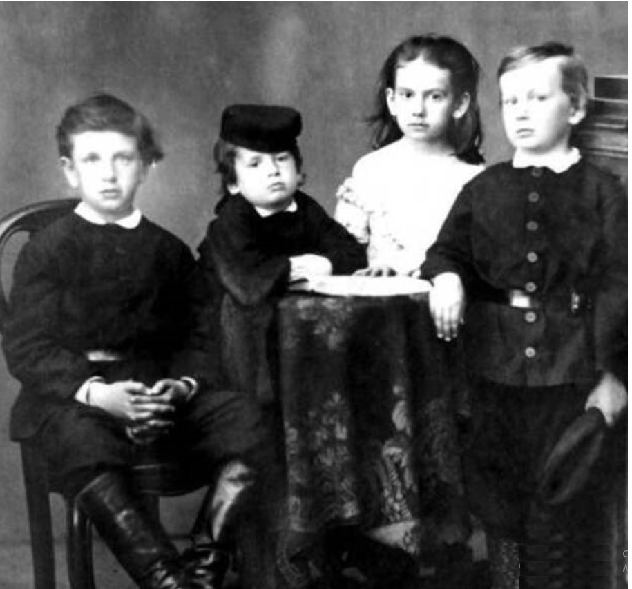 Сергей, Лев, Татьяна и Илья Толстые. / Фото: www.biography.wikireading.ru
