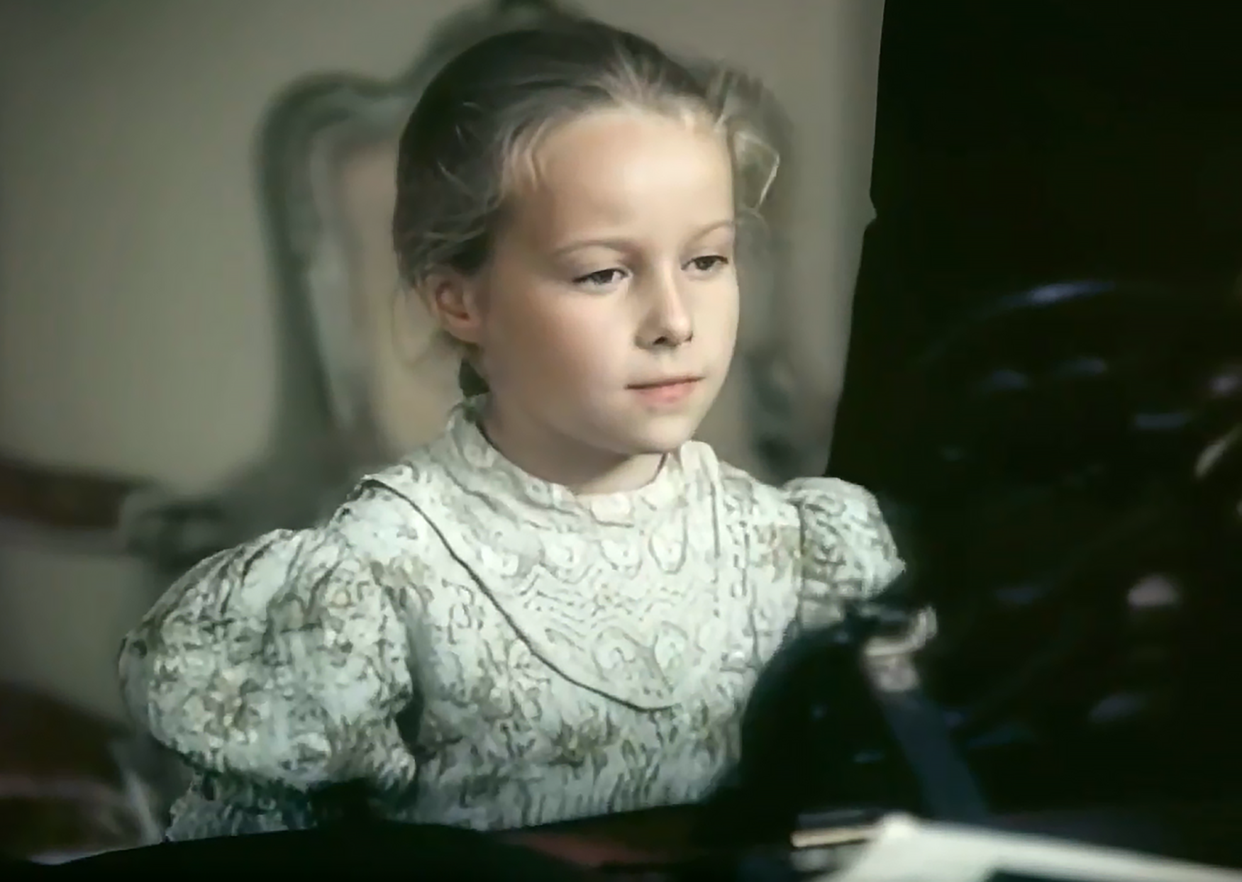 Ваши дети не оценят: 6 правил дворянского воспитания, которые сейчас вводят в ступор чтобы, семьи, нужно, детей, ребенок, воспитание, только, время, родители, могли, часто, статус, более, уровень, коленями, горох, ставили, делая, несколько, Поэтому