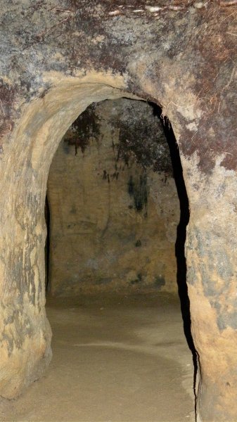 Кто построил древние тоннели под всей Европой?