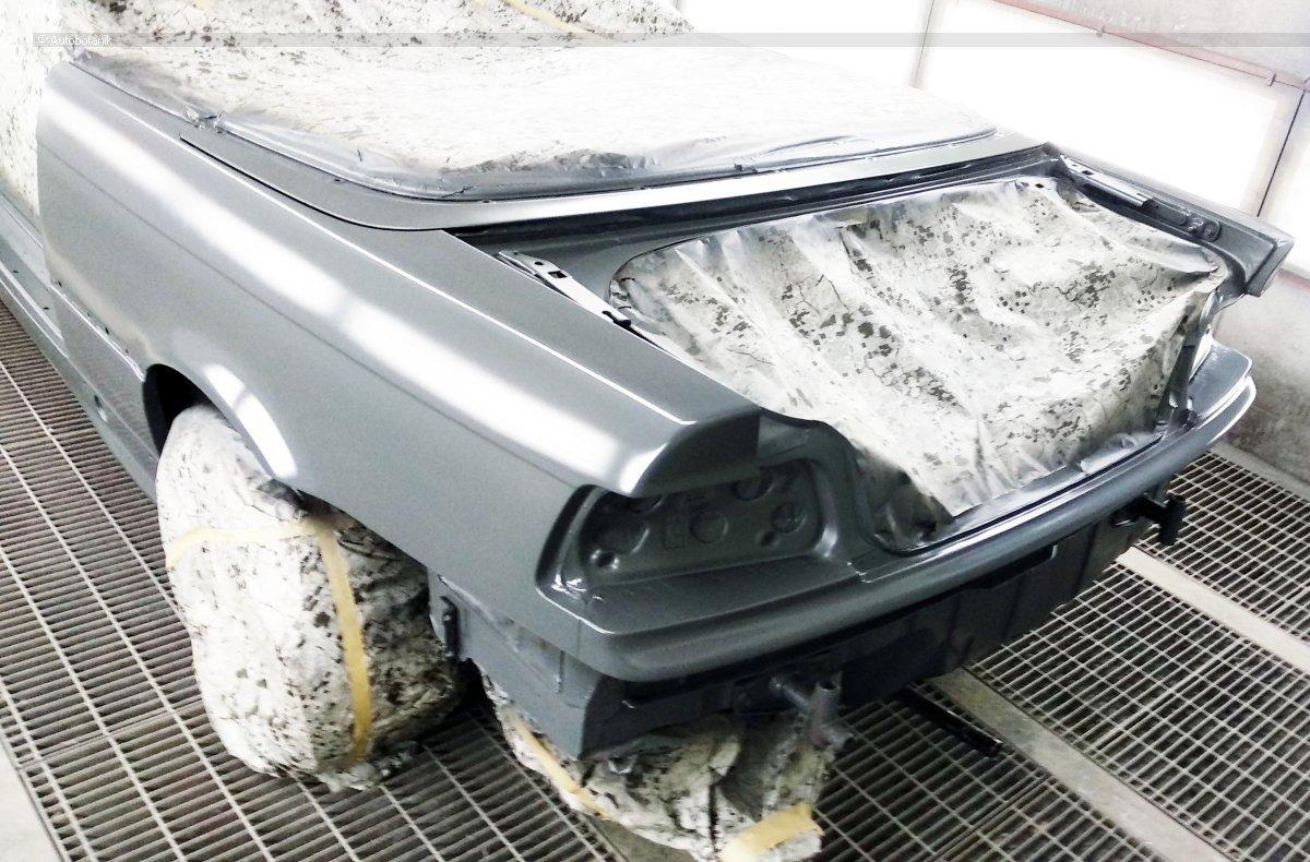 Свежий весенний цвет на старый кабриолет Свежий весенний цвет на старый кабриолет авто и мото